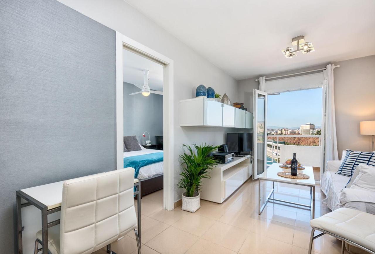 Susana Beach Apartment In Malaga By Solaga Holiday Homes Kültér fotó