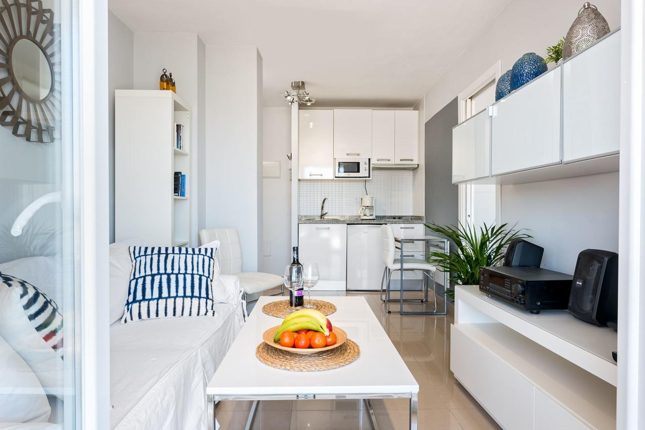 Susana Beach Apartment In Malaga By Solaga Holiday Homes Kültér fotó